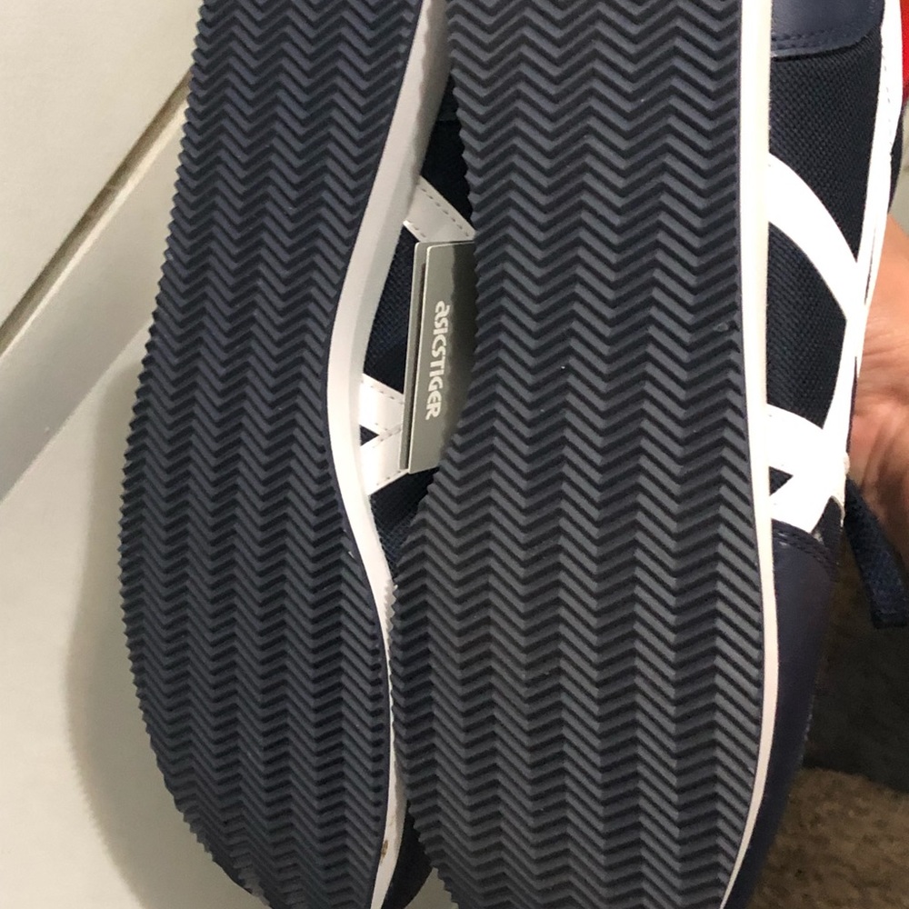 Asics - Picture 3 of 3